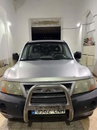 Mitsubishi Montero 2003