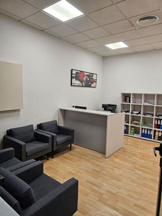 Local comercial en venta en El Juncal - Av. de la Paz en Sevilla