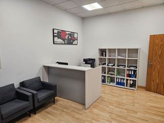 Local comercial en venta en El Juncal - Av. de la Paz en Sevilla