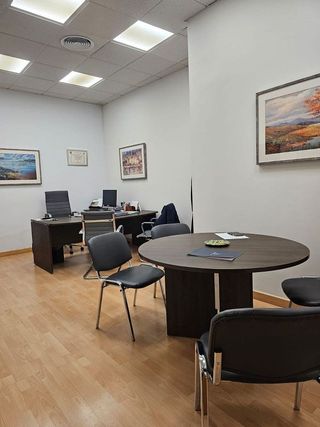 Local comercial en venta en El Juncal - Av. de la Paz en Sevilla