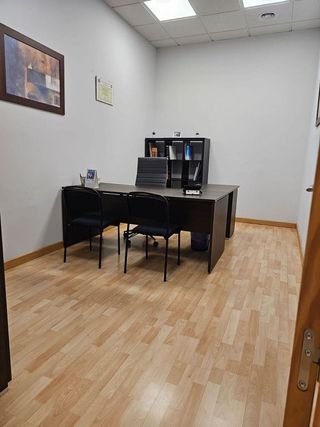 Local comercial en venta en El Juncal - Av. de la Paz en Sevilla