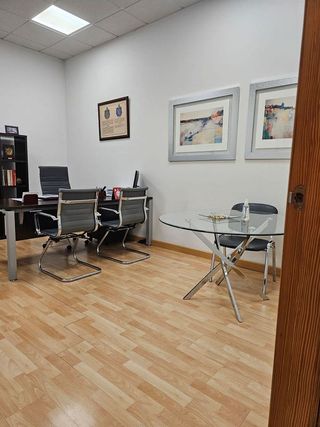 Local comercial en venta en El Juncal - Av. de la Paz en Sevilla