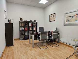 Local comercial en venta en El Juncal - Av. de la Paz en Sevilla