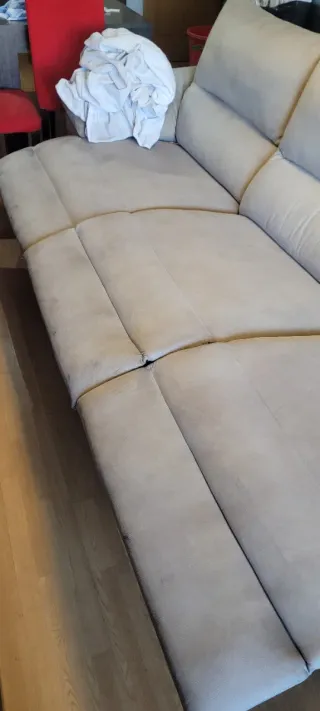 Sofá reclinable de tela beige