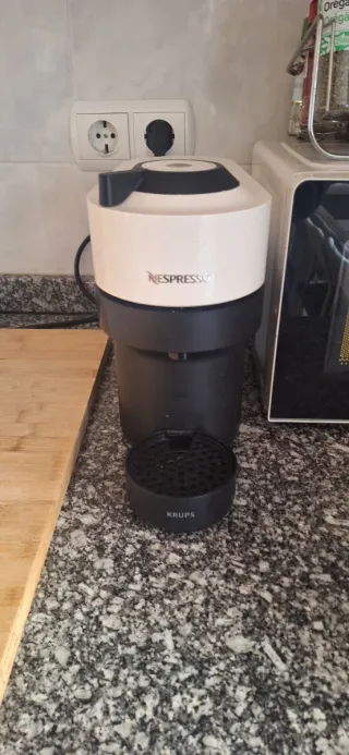 Cafetera Nespresso Vertuo Krups Incluye 5 cápsulas