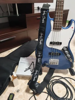Bajo Eléctrico Azul Harley Benton + Accesorios