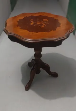 Mesa auxiliar de madera