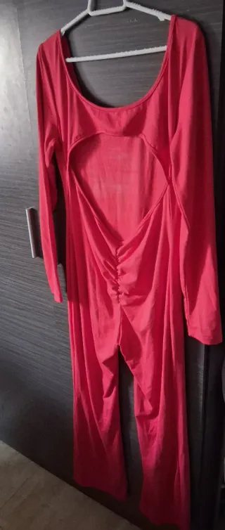 Mono rojo espalda abierta