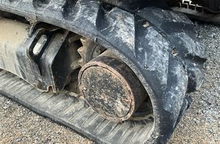 Excavadora JCB 8026CT con remolque