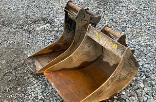 Excavadora JCB 8026CT con remolque