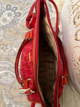 Bolso Pertegas Rojo Mano y Hombro