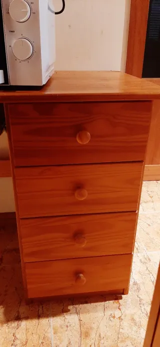 Secretária de madeira com gavetas