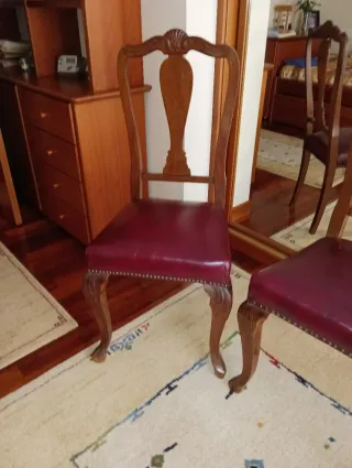 Tres sillas clásicas, hechas por ebanista.