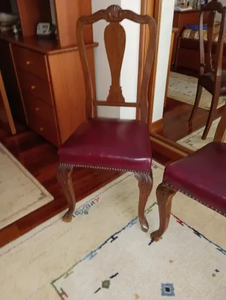 Tres sillas clásicas, hechas por ebanista.