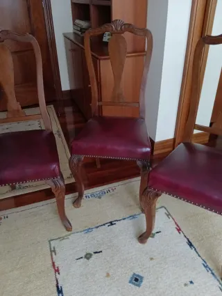 Tres sillas clásicas, hechas por ebanista.