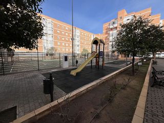Piso en alquiler en Parque Alcosa - Jardines del Edén en Sevilla