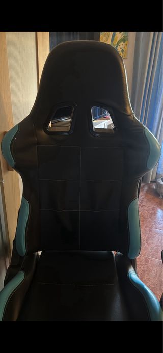 Silla gaming negra y azul