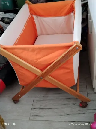 Minicuna madera y textil naranja