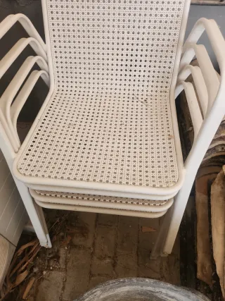 Sillas metálicas blancas (4 unidades)