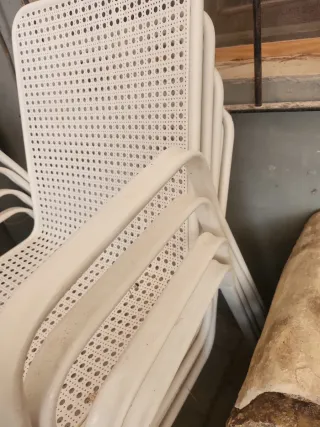 Sillas metálicas blancas (4 unidades)