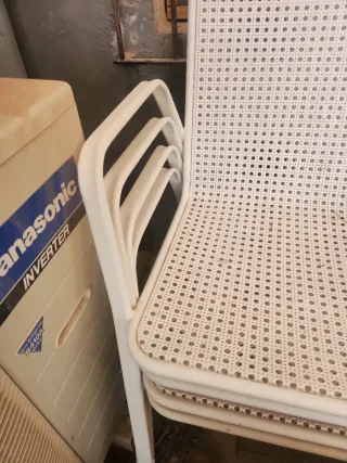 Sillas metálicas blancas (4 unidades)