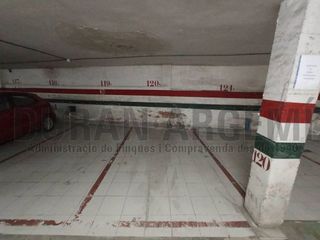 Garaje en venta en Cementiri Vell en Terrassa