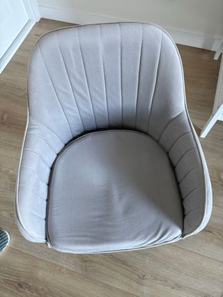 Silla terciopelo gris patas doradas
