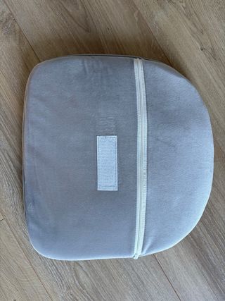 Silla terciopelo gris patas doradas