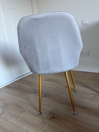 Silla terciopelo gris patas doradas
