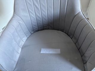 Silla terciopelo gris patas doradas