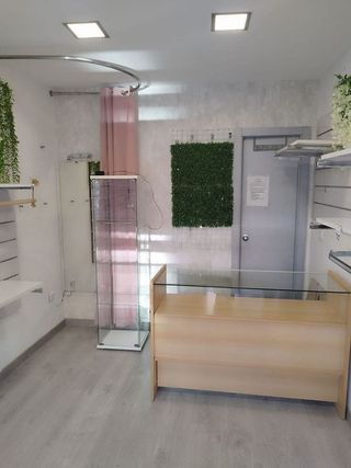 Local comercial en alquiler en León en Sevilla