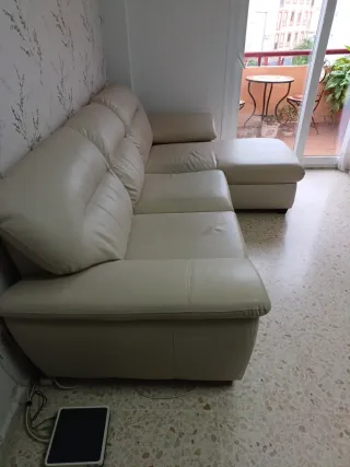 Chaiselongue de piel beige