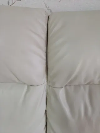 Chaiselongue de piel beige