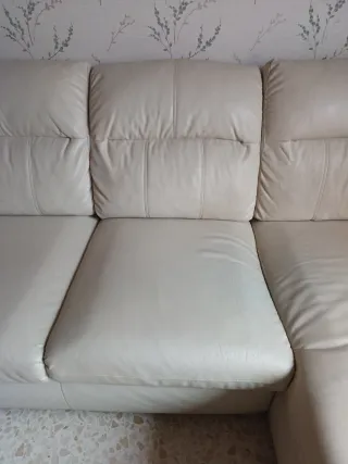 Chaiselongue de piel beige