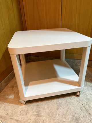 Mesa auxiliar blanca con ruedas Ikea