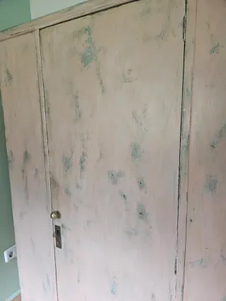 Armario renovado madera rosa y oro