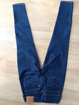 Pantalón Levis 711 Skinny Talla 26