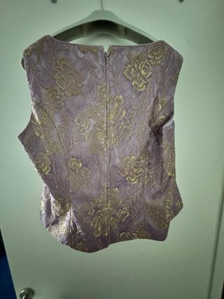 Traje Morado y Dorado