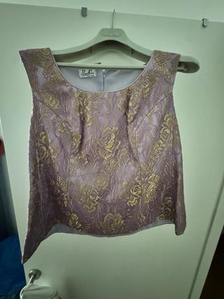 Traje Morado y Dorado