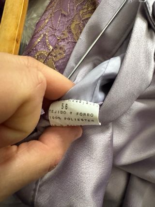 Traje Morado y Dorado