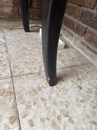 Mesa de escritorio negra de madera