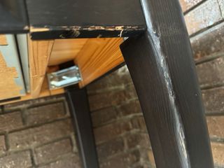 Mesa de escritorio negra de madera