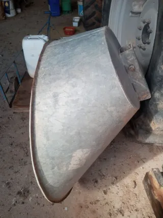 Cargador de uva metálico