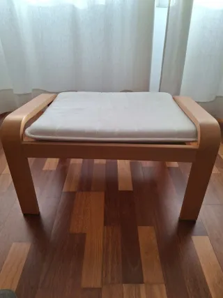 Mecedora de madera y tela beige