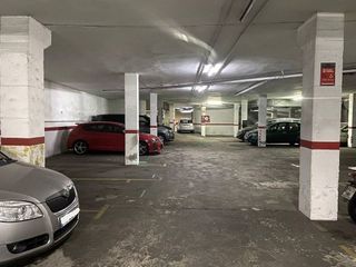 Garaje en venta en Centre en Badalona