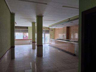 Local comercial en alquiler en Torrefiel en Valencia