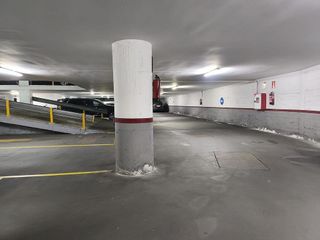 Garaje en venta en Les Tres Torres en Barcelona