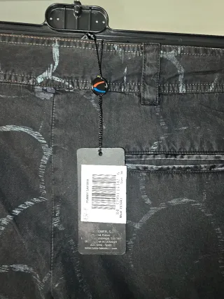 Pantalones nuevos de marca Custo Barcelona.