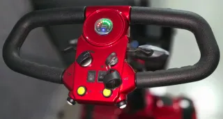 Scooter Eléctrico Rojo y Negro personas mayores