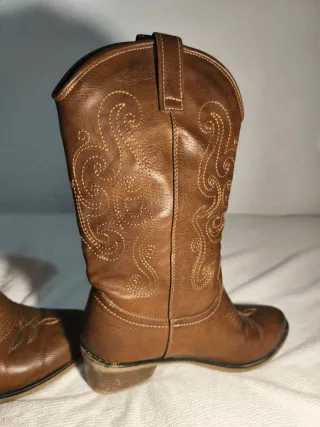 Botas cowboy marrones con bordado